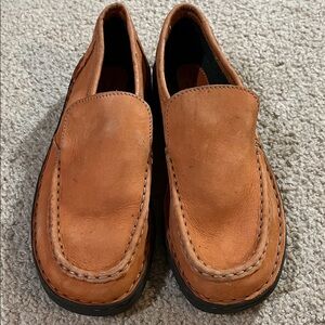G.H. Bass & Co. Tan Leather Loafers Size 6